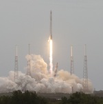Falcon 9 launch of Dragon on CRS-3 mission (NASA/KSC)